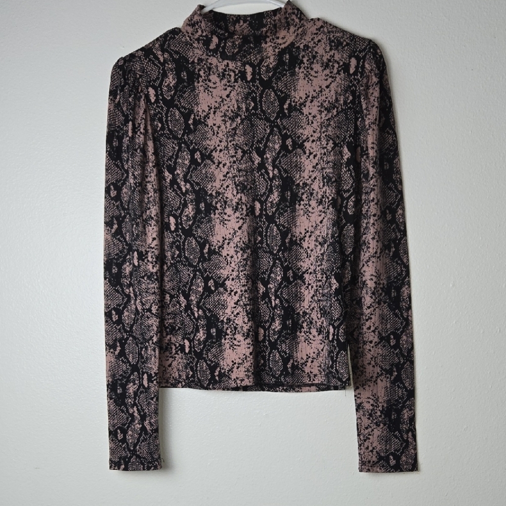 NWOT Eye Candy top Size L Pink  and Black Patterned Long Sleeve Top